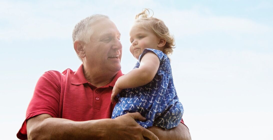 Optimizely_SU_grandad-and-grandaughter