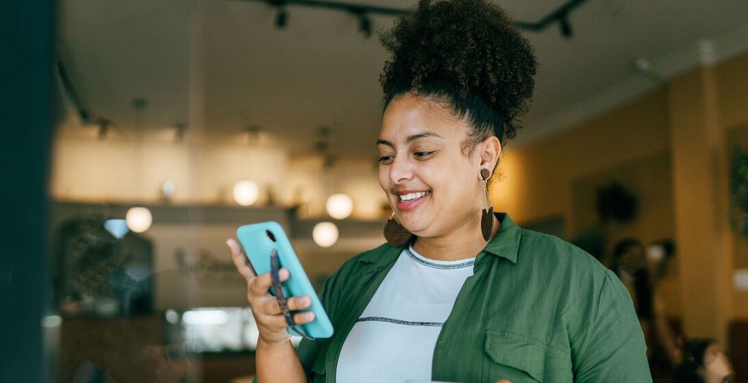 coffee-phone-flipped-optimizely